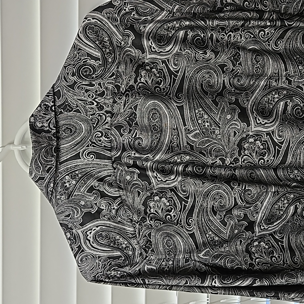Black Paisley Button-Front Blouse - Picture 3 of 4